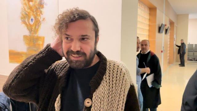 Darbettiği komşusuna hakaret eden Halil Sezai,hapis cezası aldı