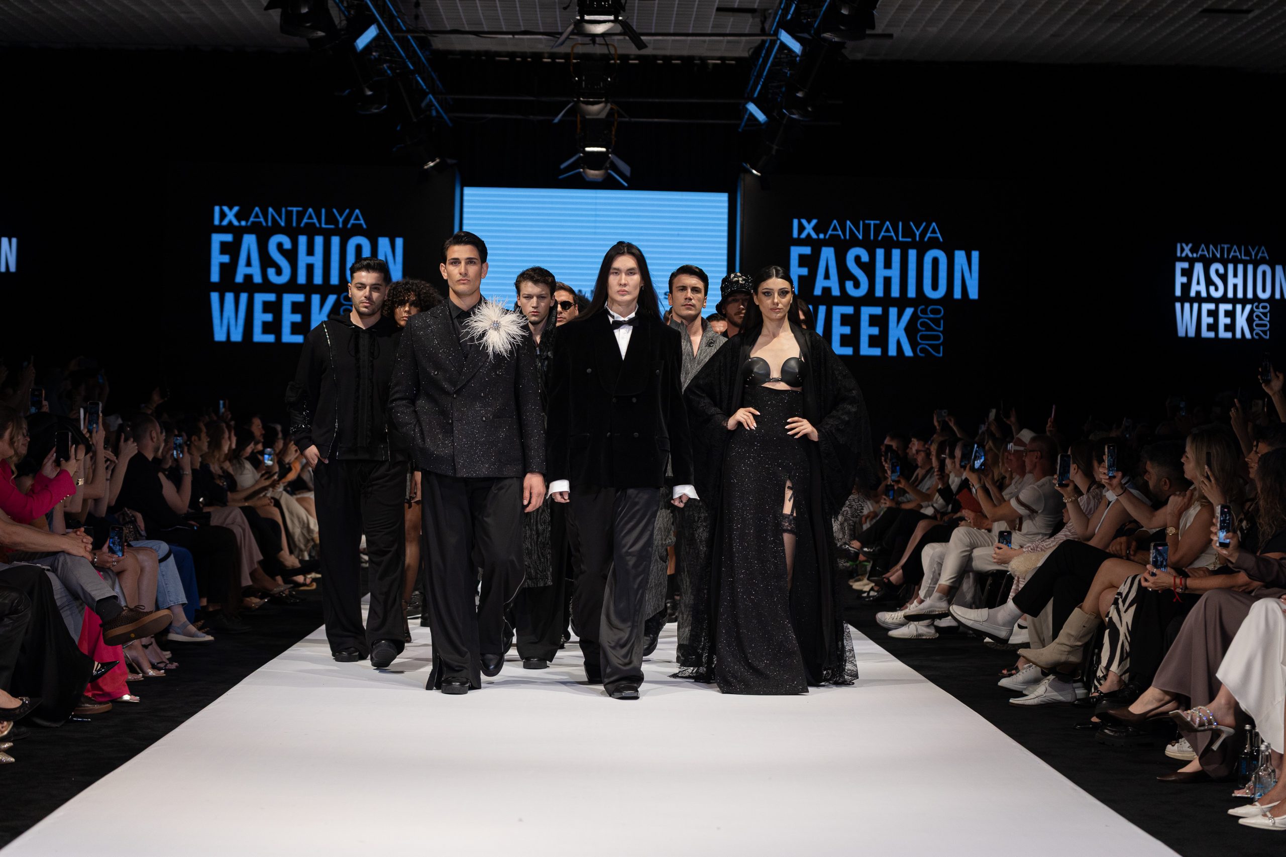 TASARIMCI GÖKHAN YAVAŞ,2026-2027 SONBAHAR-KIŞ KOLEKSİYONUYLA ANTALYA FASHION WEEK’TE
