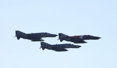 Zonguldak’ın Kurtuluşu İçin Saygı Geçişi